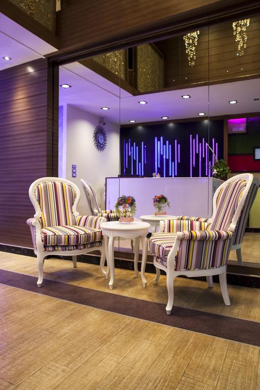 Eleven Avenue Suites Bangkok Exterior photo
