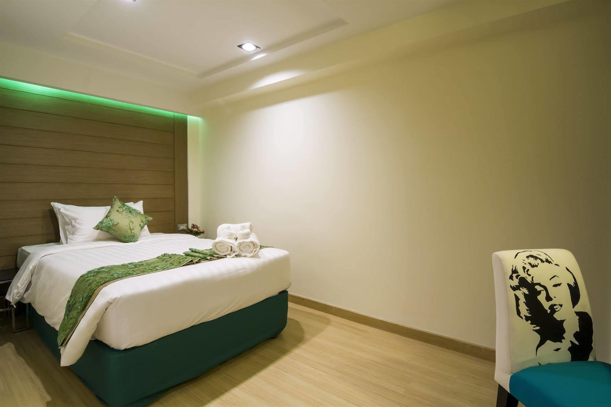 Eleven Avenue Suites Bangkok Exterior photo
