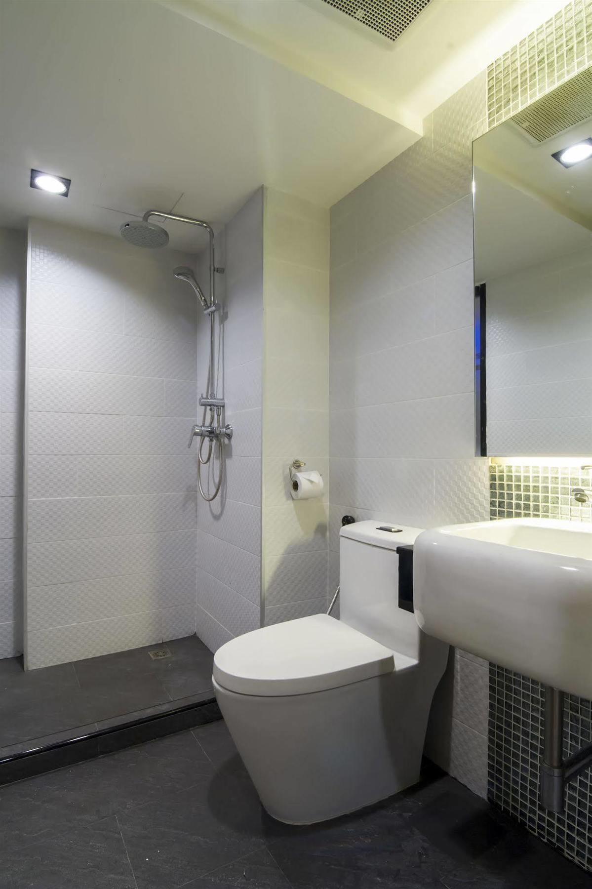 Eleven Avenue Suites Bangkok Exterior photo