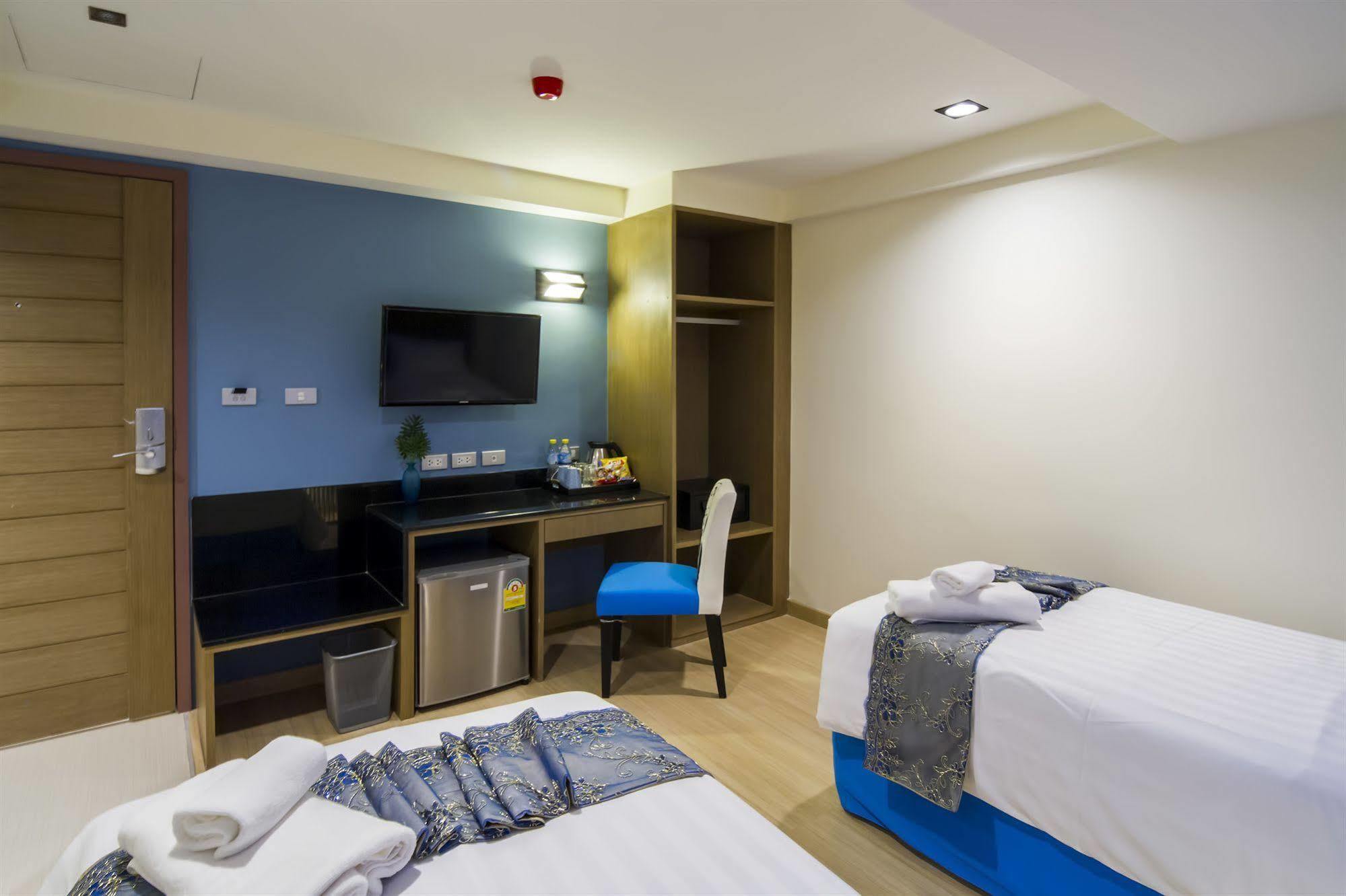 Eleven Avenue Suites Bangkok Exterior photo
