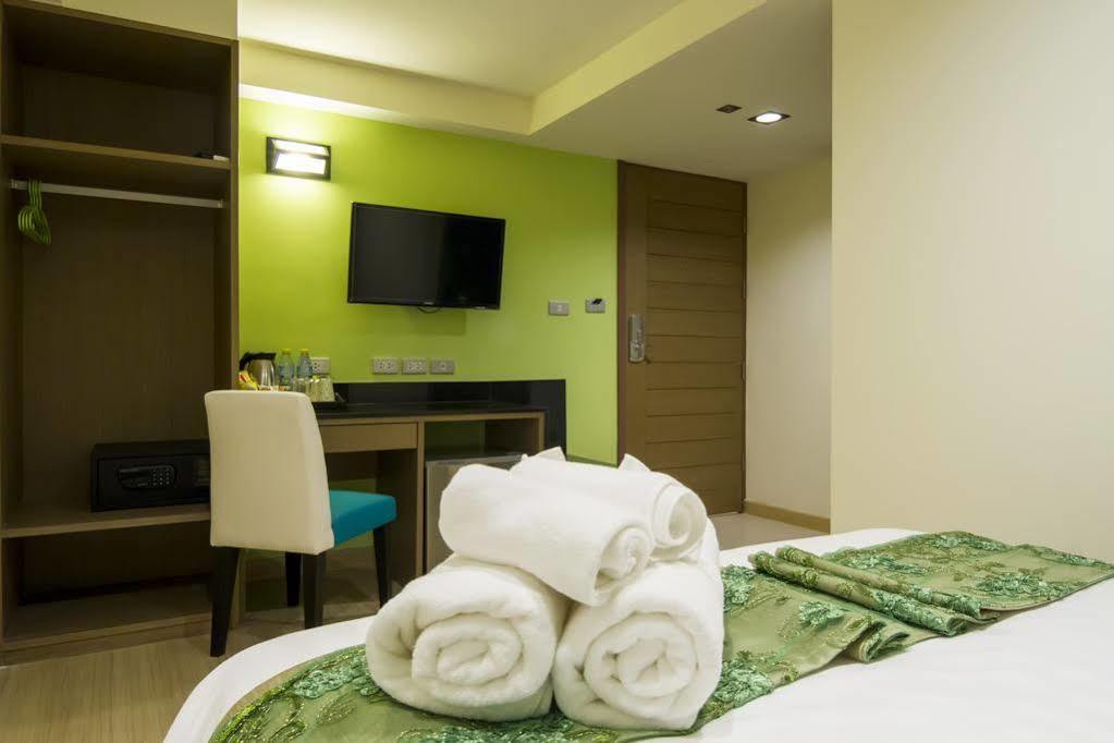 Eleven Avenue Suites Bangkok Exterior photo