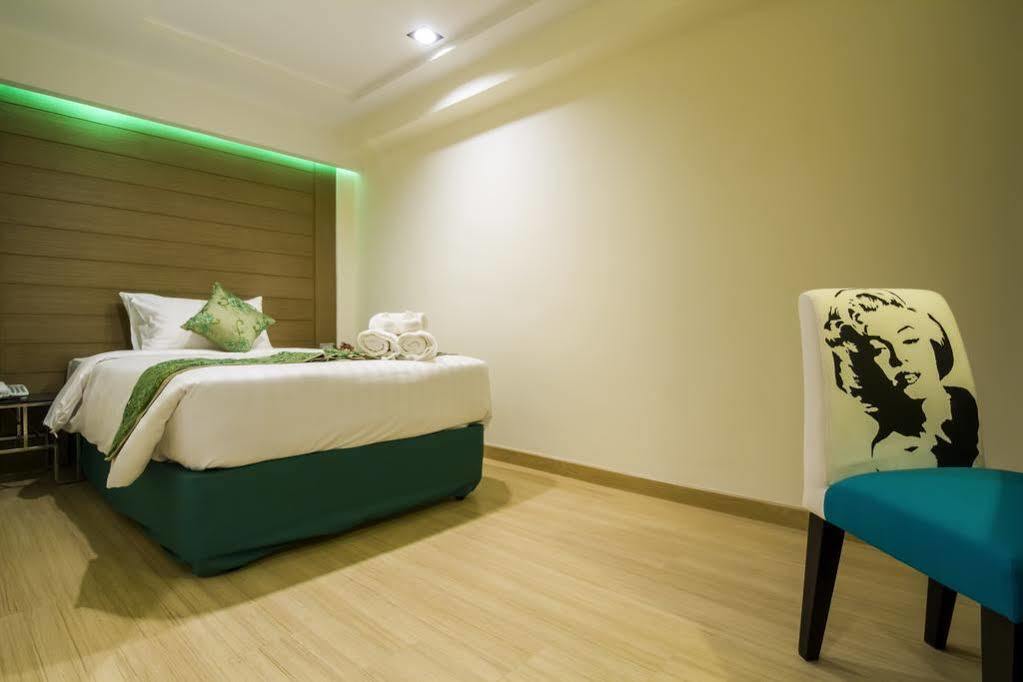 Eleven Avenue Suites Bangkok Exterior photo